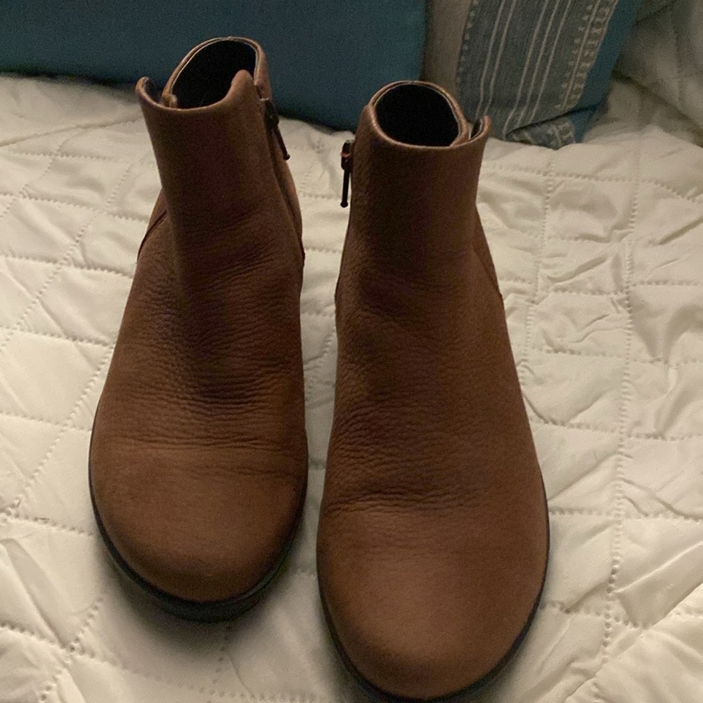 Ecco Ankle Boots View 2